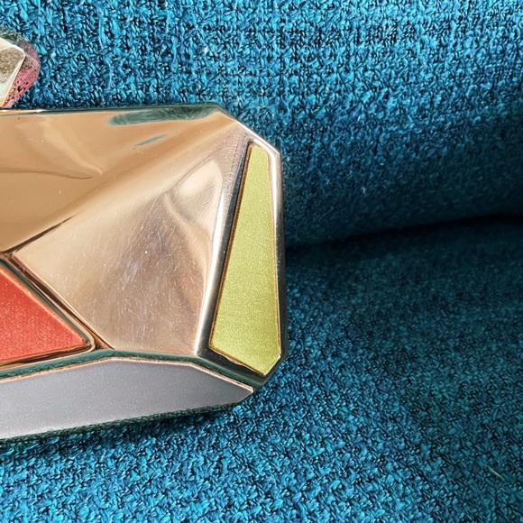 Multifaceted Clutch - Picture 4 of 6